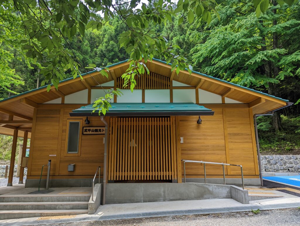 武甲山一の鳥居トイレ